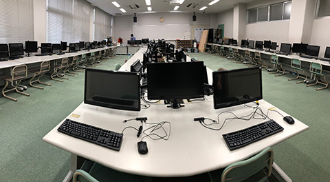 生徒の作業環境や、教材の見やすさも考えられた教室構成